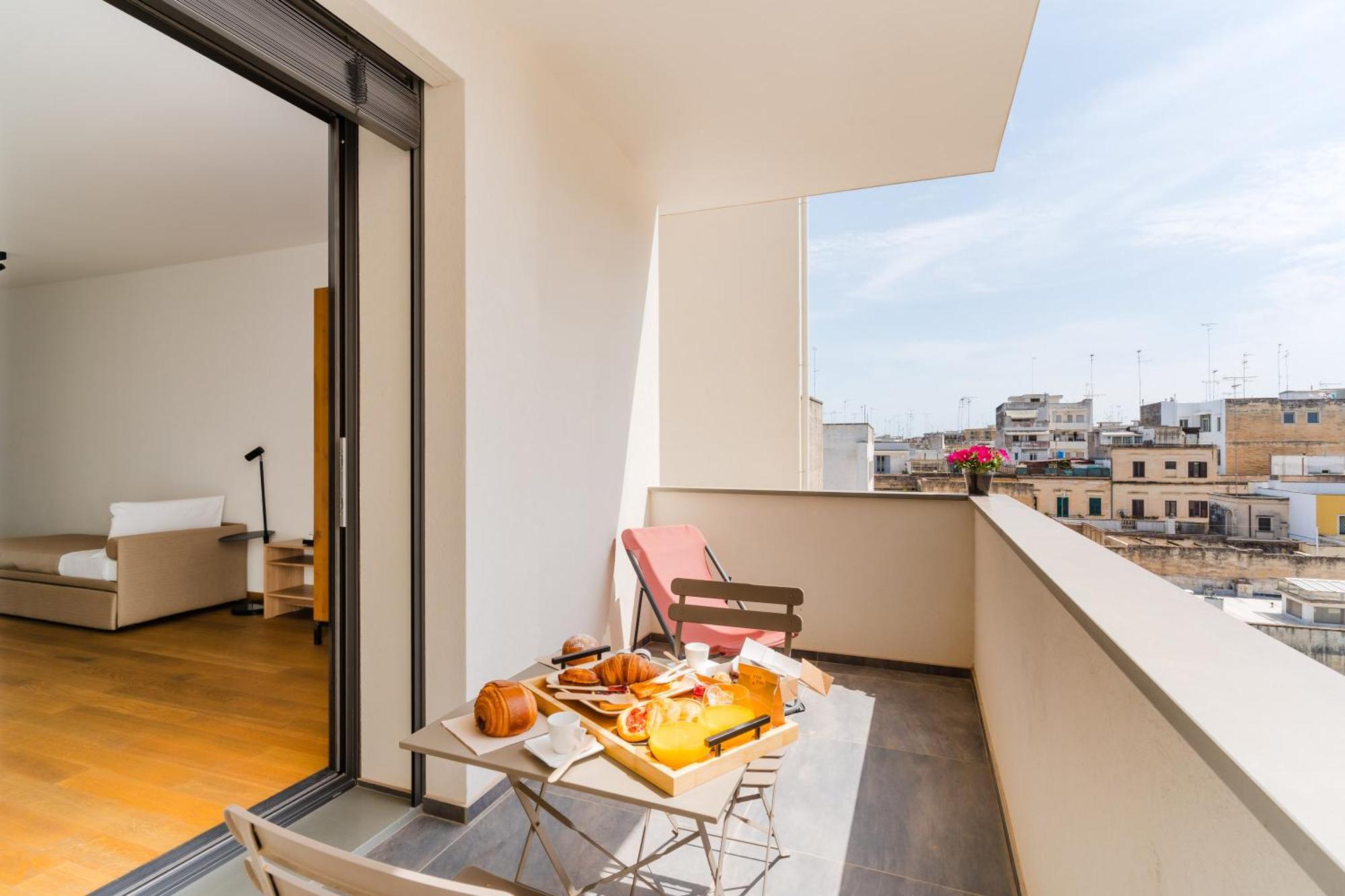 Glass House - Smart Rooms & Parking Lecce Zewnętrze zdjęcie