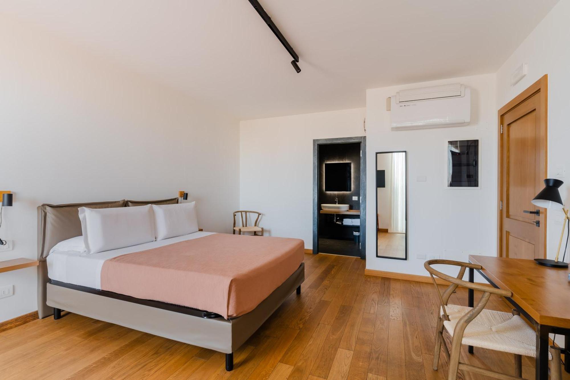 Glass House - Smart Rooms & Parking Lecce Zewnętrze zdjęcie