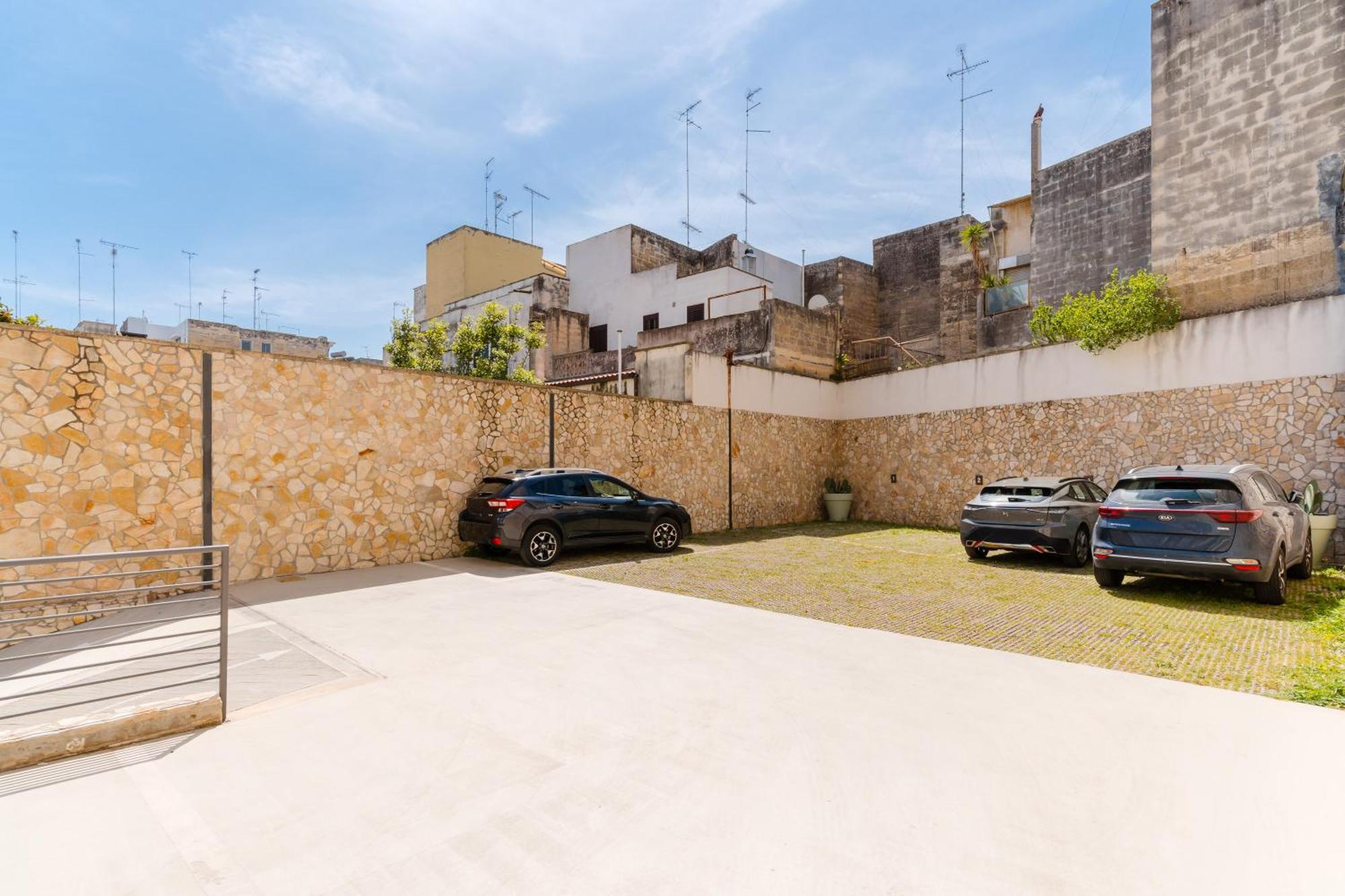 Glass House - Smart Rooms & Parking Lecce Zewnętrze zdjęcie