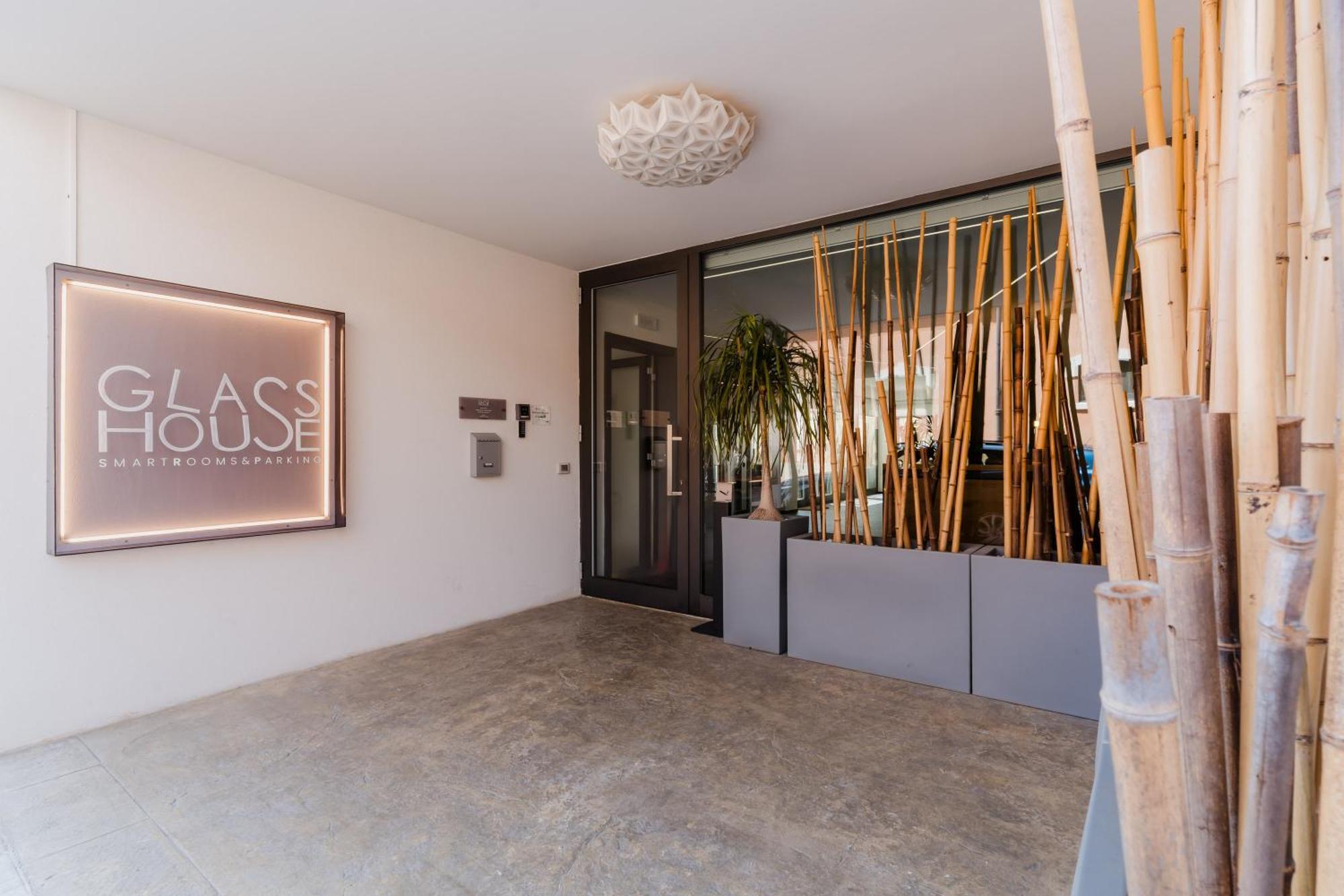 Glass House - Smart Rooms & Parking Lecce Zewnętrze zdjęcie